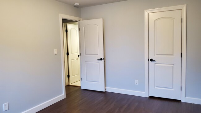 Master bedroom - 1650 Cedarwood Dr