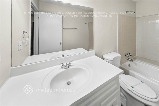 Building Photo - 614 Oxford Hall Dr SW