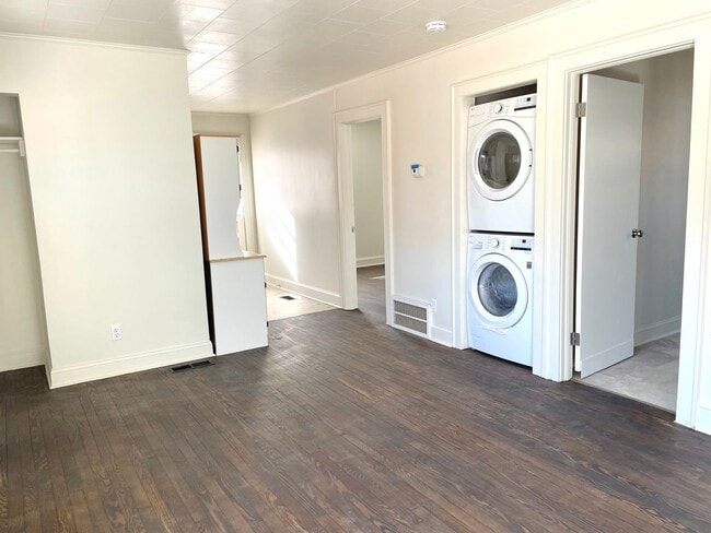 Building Photo - Updated 3 bed 2 bath duplex near downtown ...