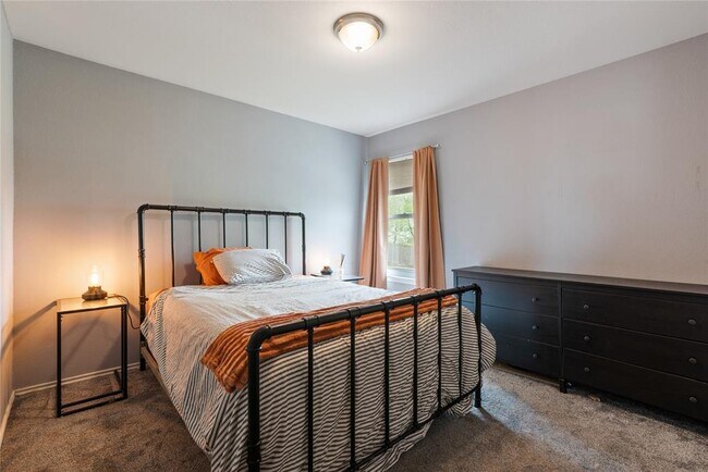 Building Photo - 1329 Amberwood Loop