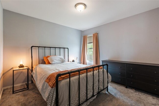 Foto del edificio - 1329 Amberwood Loop