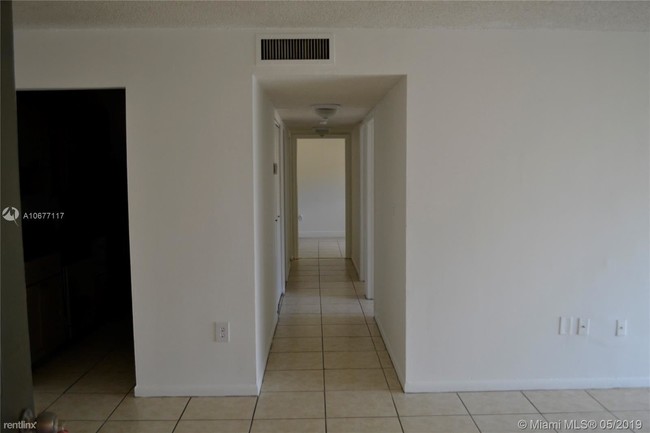 Foto del edificio - 3 br, 2 bath  - 7429 SW 152nd Ave