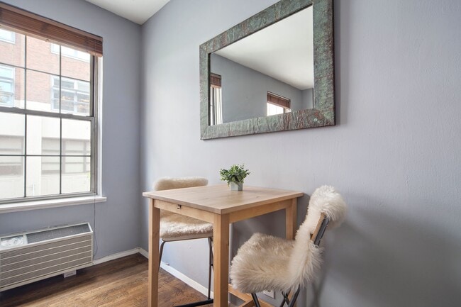 Foto del edificio - 318 W 15th St