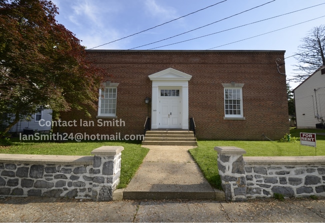 Building Photo - 260 Henderson St