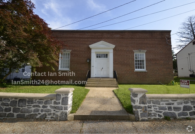 Building Photo - 260 Henderson St