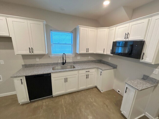 Photo - 671 Pearce St House