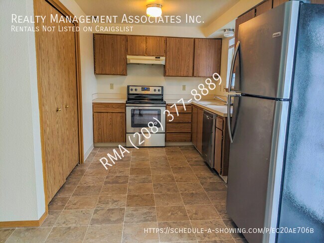 Building Photo - 2-Bedroom Apartment Located Close to BSU &...