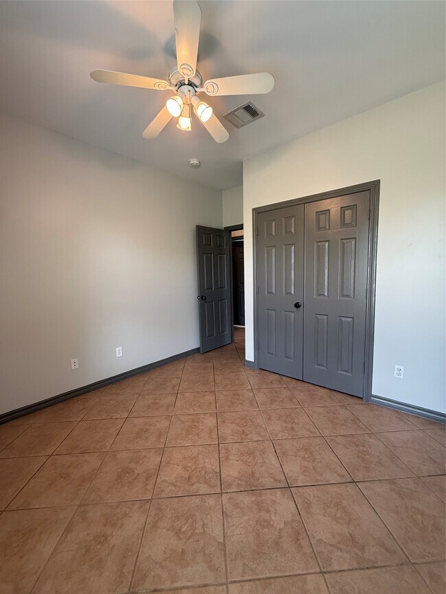 Foto del edificio - 1014 1 Oak Chase Rd