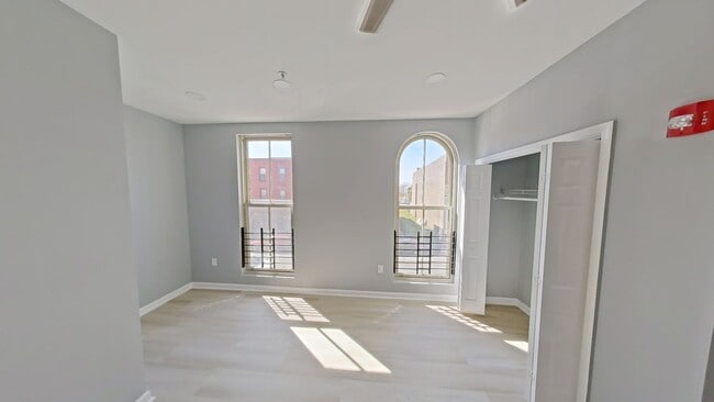 Building Photo - 1831 W Diamond St