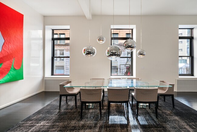 Foto del edificio - 60 E 13th St
