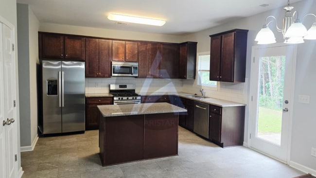 Building Photo - 208 Persian Ivy Way