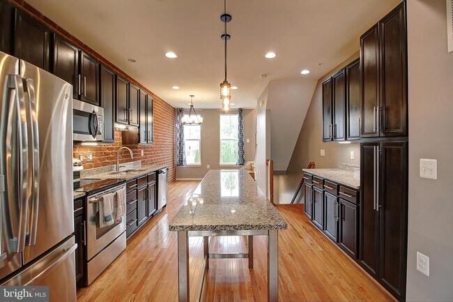 Foto del edificio - 1416 Wheyfield Dr