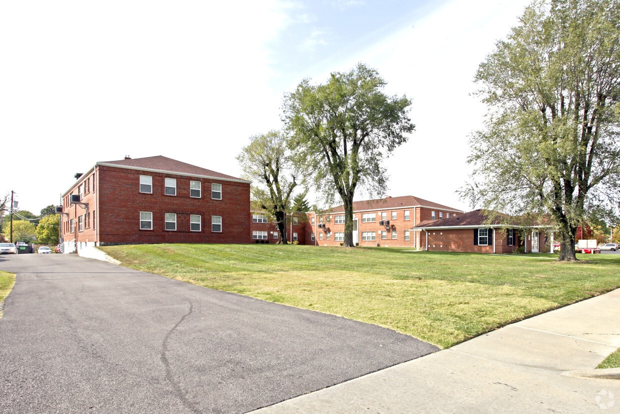 Primary Photo - Williamsburg Apartments