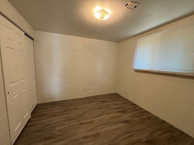 Foto del edificio - Charming 5-Unit Apartment Community in the...