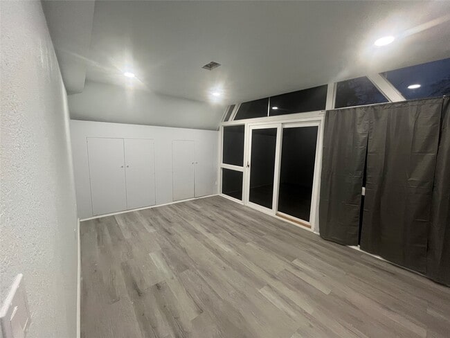 Foto del edificio - 415 Shirleen Dr