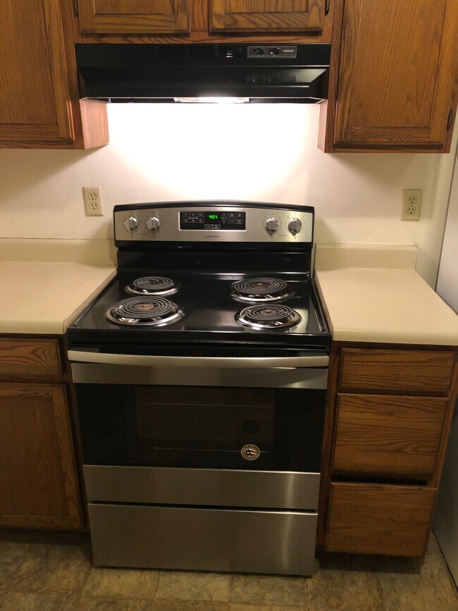 Nueva gama - 215 McDaniel Ave