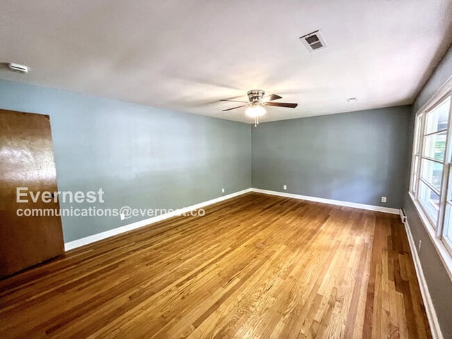 Building Photo - 306 N Circle Dr