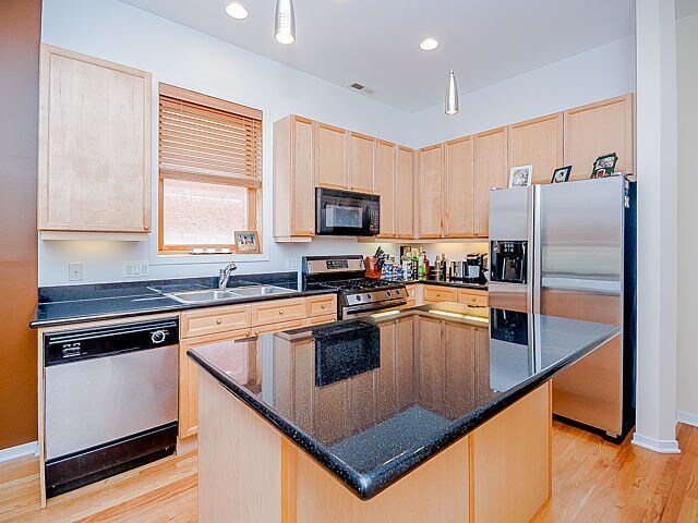 Foto del edificio - 2742 N Wolcott Ave
