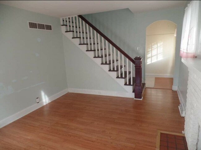 Building Photo - 625 5th St