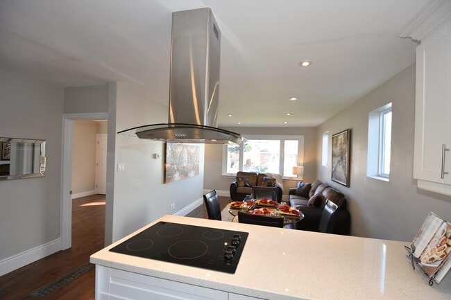 Building Photo - All Inclusive Upper Suite