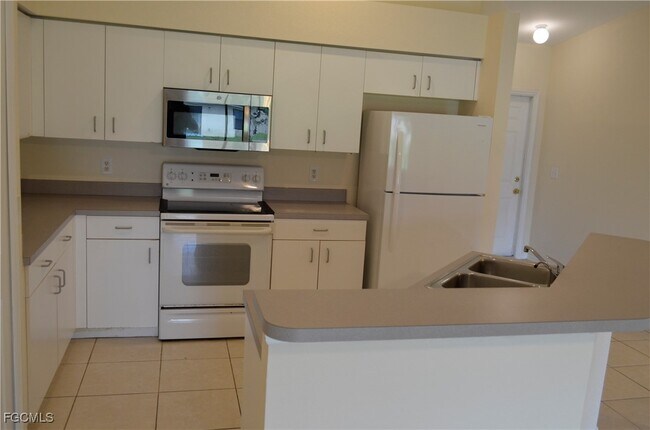 Building Photo - 1325 SE 8th Ave