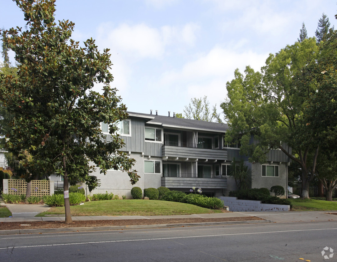 Foto del edificio - University Garden Apartments