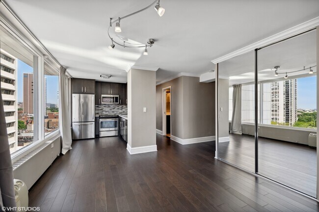 Foto del edificio - 1400 N State Pkwy