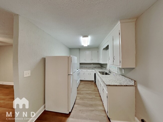 Building Photo - 305 Alda Dr
