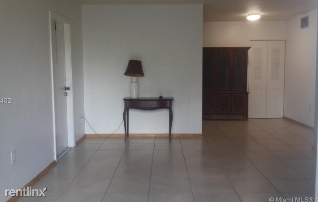 Foto del edificio - 7831 Miller Dr