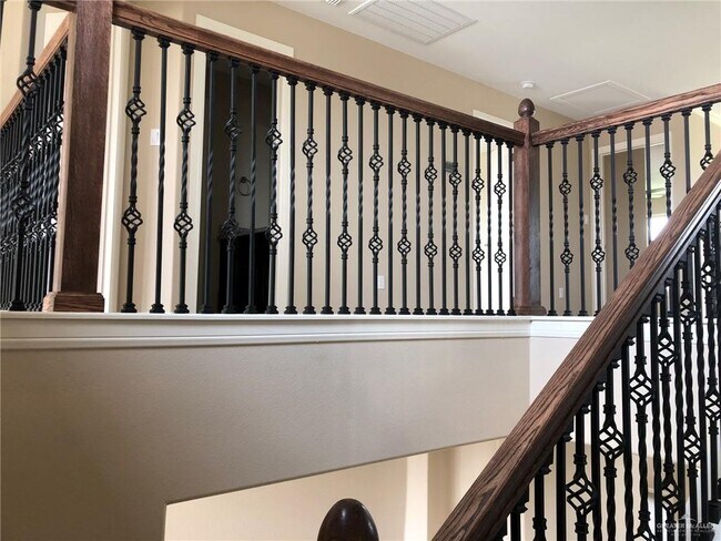 Foto del edificio - 5144 Lost Creek Ln
