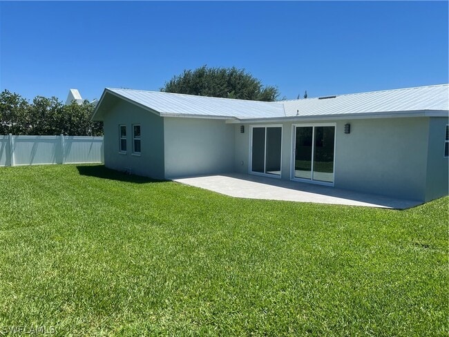 Building Photo - 1361 Lake Shore Dr