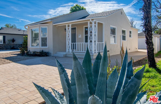 Building Photo - 17638 Welby Way