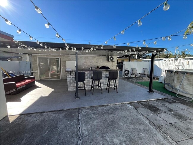 Foto del edificio - 5803 Buchanan St