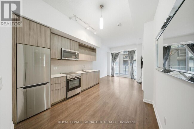Building Photo - 50 Forest Manor Rd