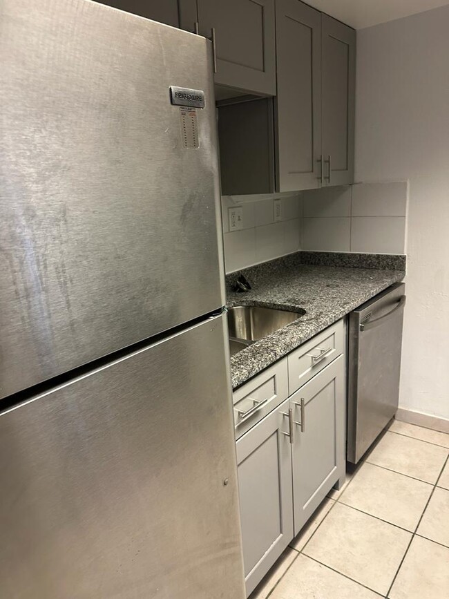 Foto del edificio - 1426 Holden Ave