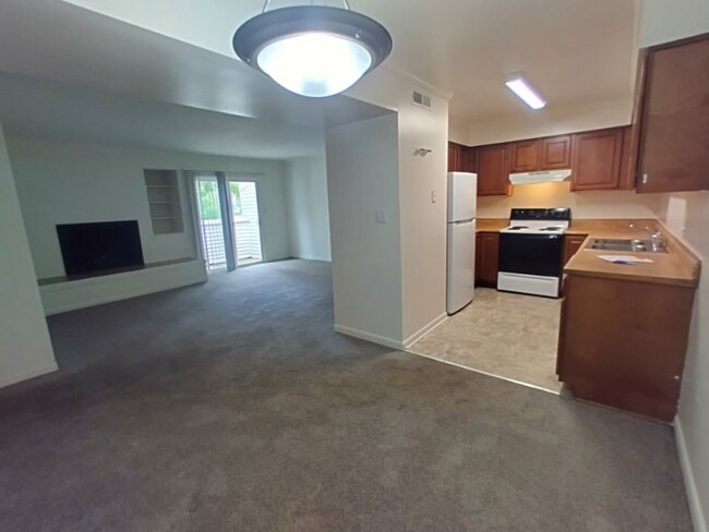 Foto del edificio - 600 Reusens Rd