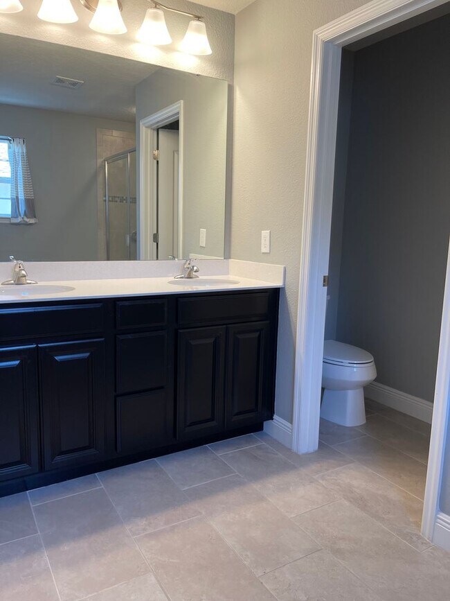 Foto del edificio - For Rent: Beautiful 3 Bed/2.5 Bath Townhom...
