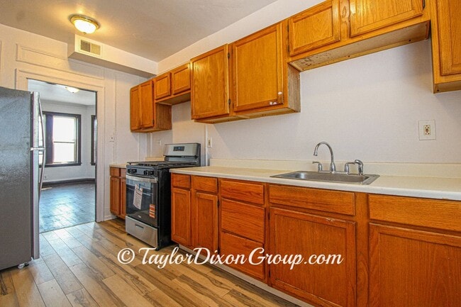 Building Photo - 3863 W Maypole Ave