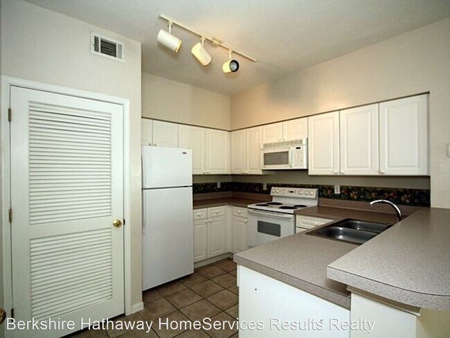 Building Photo - 2 br, 2 bath House - 572 Water St