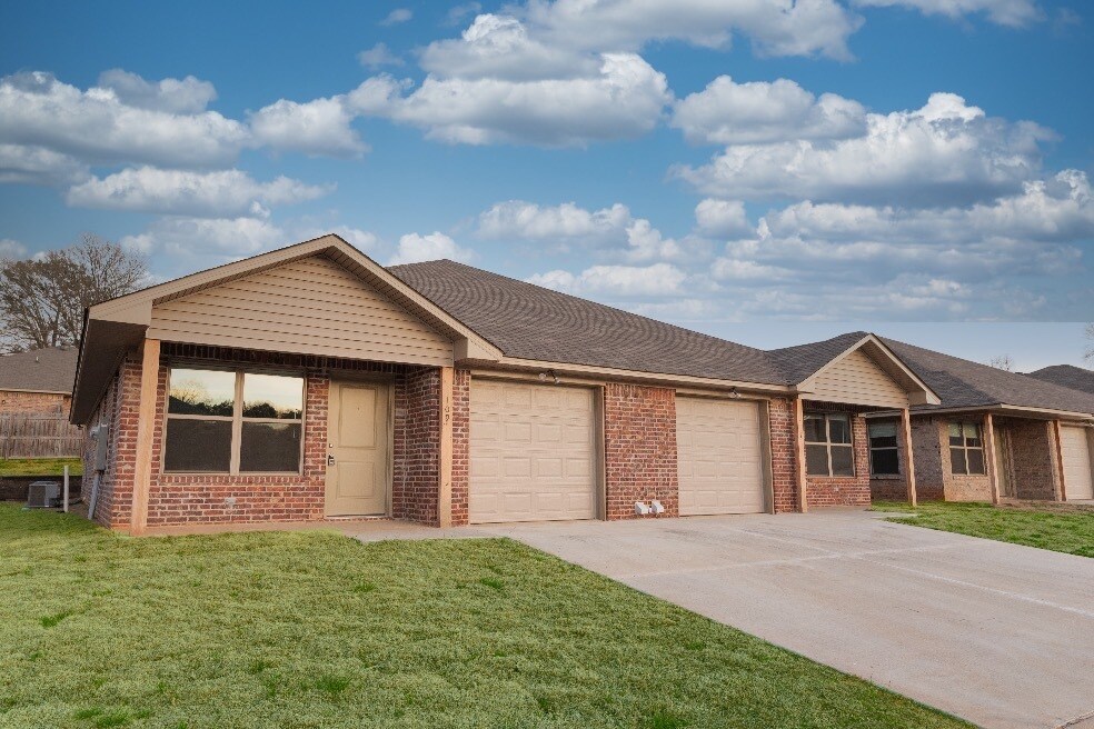 New Clark Street Duplexes Apartments in Nash, TX