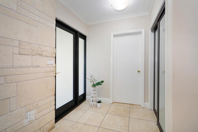 Building Photo - 1450 Coruna Ave