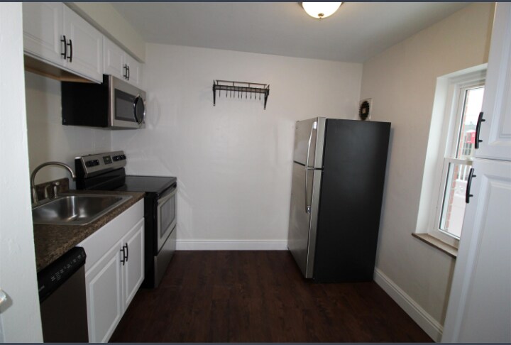 Primary Photo - 52 Hawley Ave