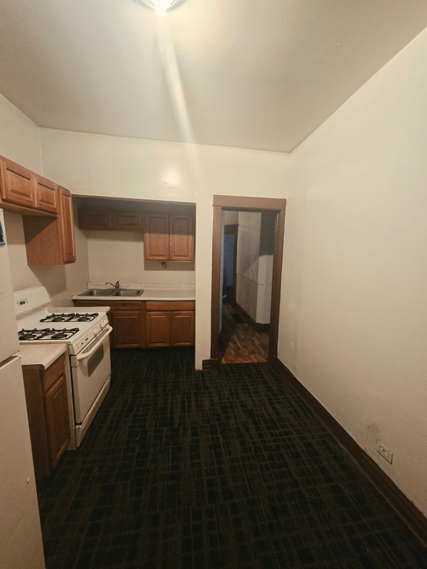 Foto del edificio - 725 W 69th St