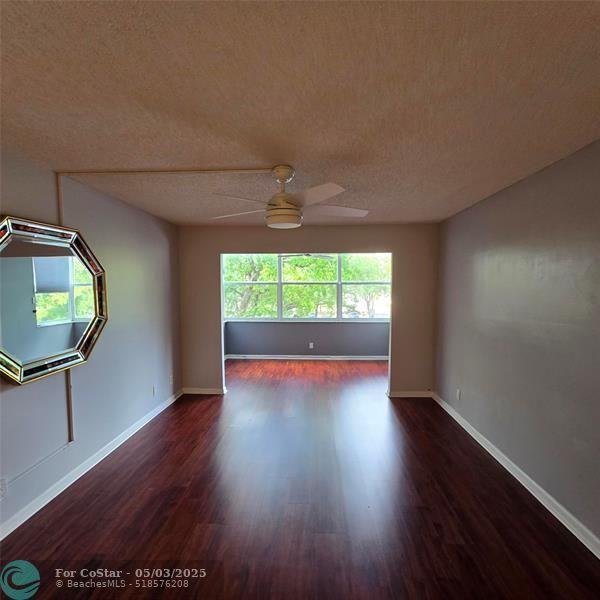 Foto del edificio - 6600 Cypress Rd