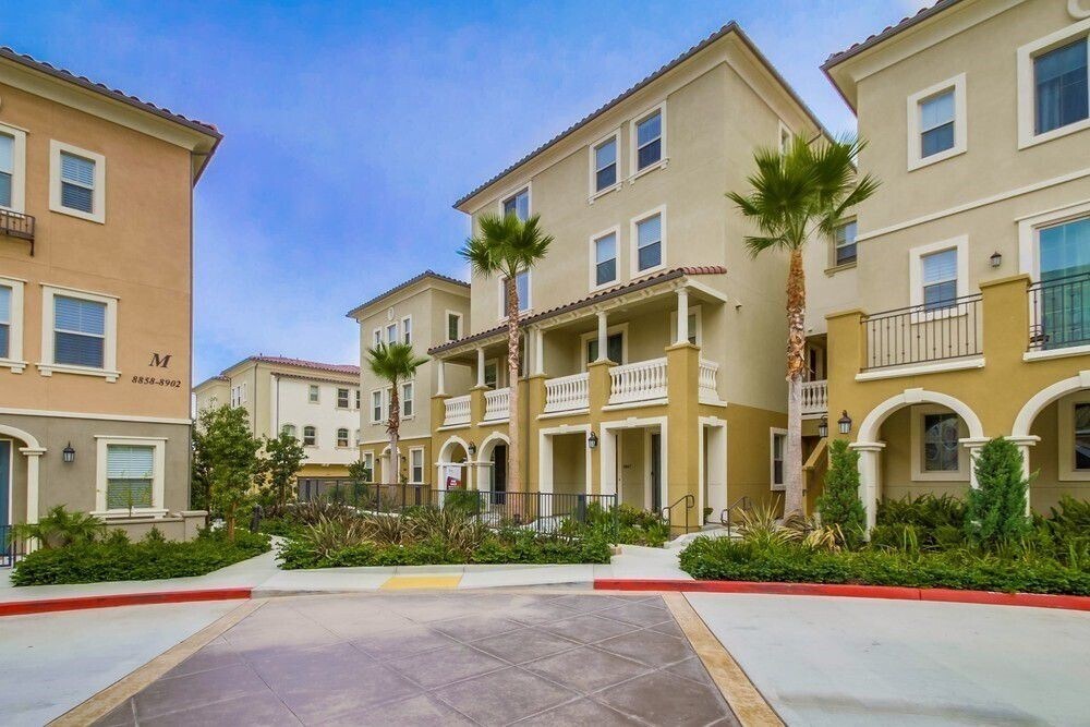 Primary Photo - Gorgeous two bedroom home with 2.5 bathroo...