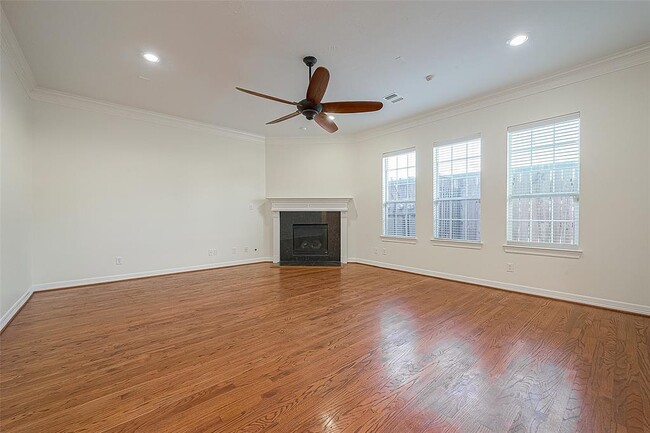 Building Photo - 3007 E Park at Fairdale