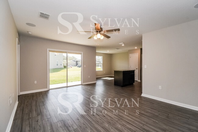 Foto del edificio - One Level Living 3 BR, 2 BA