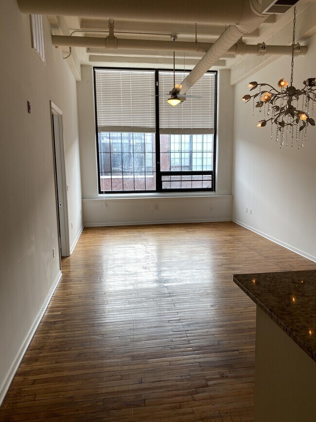 Foto del edificio - 624 E Walnut St