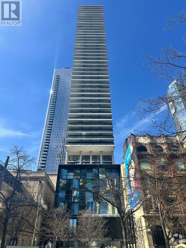 Building Photo - 224-1224 King St W