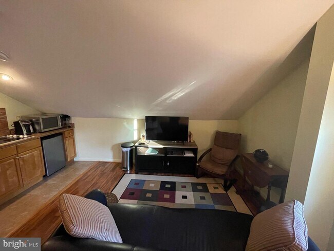 Main area - 3029 Clinton St NE